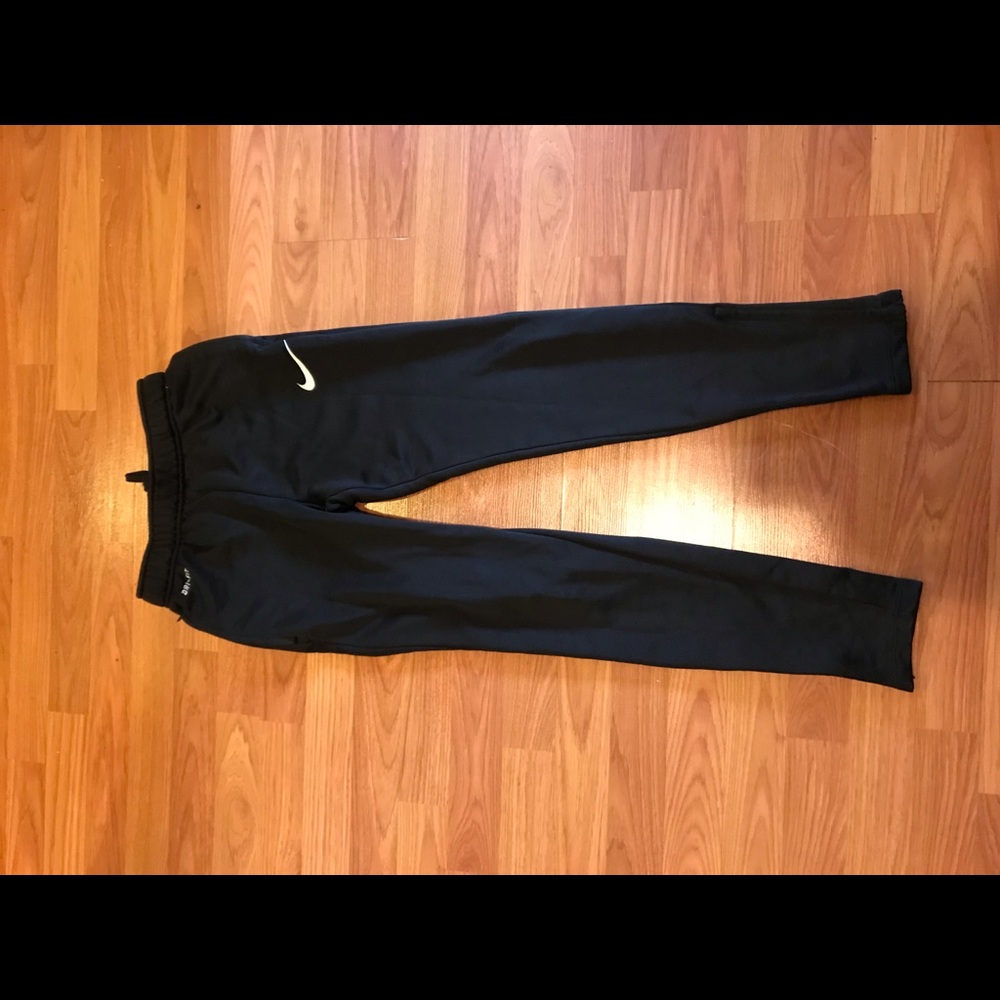 Nike Men’s Dri-Fit zipping jogger pants